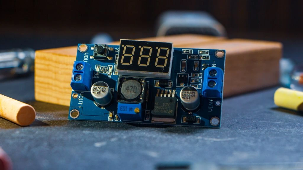 Industrial sensor module on a calibration bench